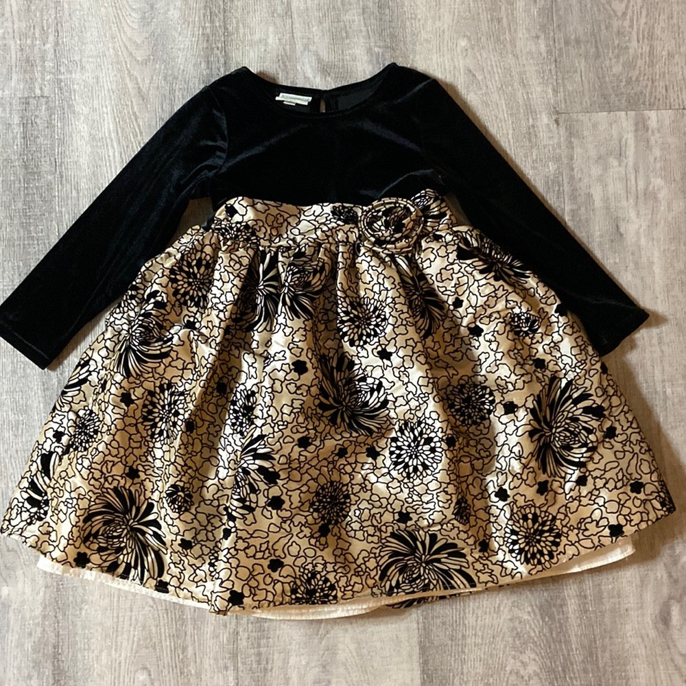Perfect for twirling ! Velvet too and tiling underneath skirt